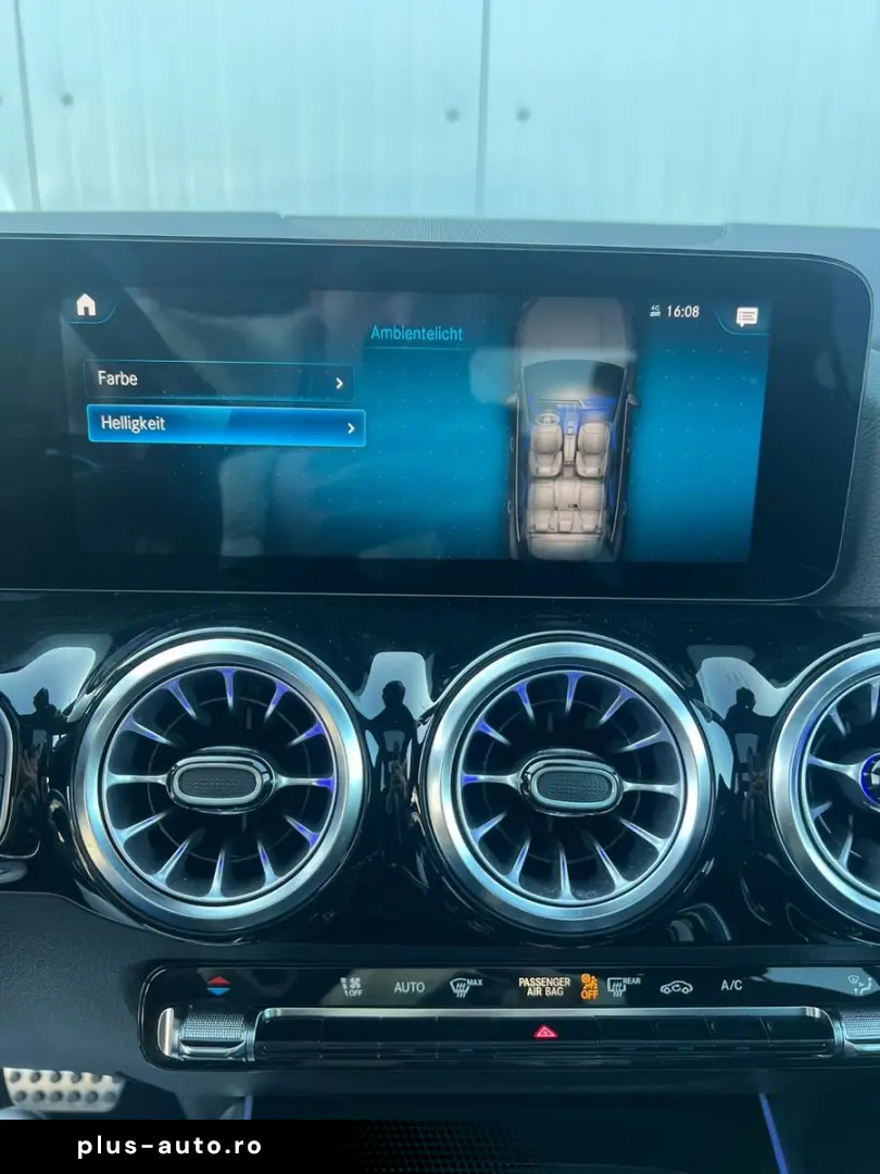 MERCEDES-BENZ GLA 250 4MATIC 8G AMG PANORAMA LED KAMERA