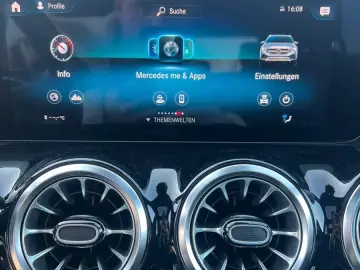 MERCEDES-BENZ GLA 250 4MATIC 8G AMG PANORAMA LED KAMERA