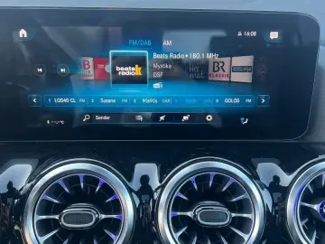 MERCEDES-BENZ GLA 250 4MATIC 8G AMG PANORAMA LED KAMERA