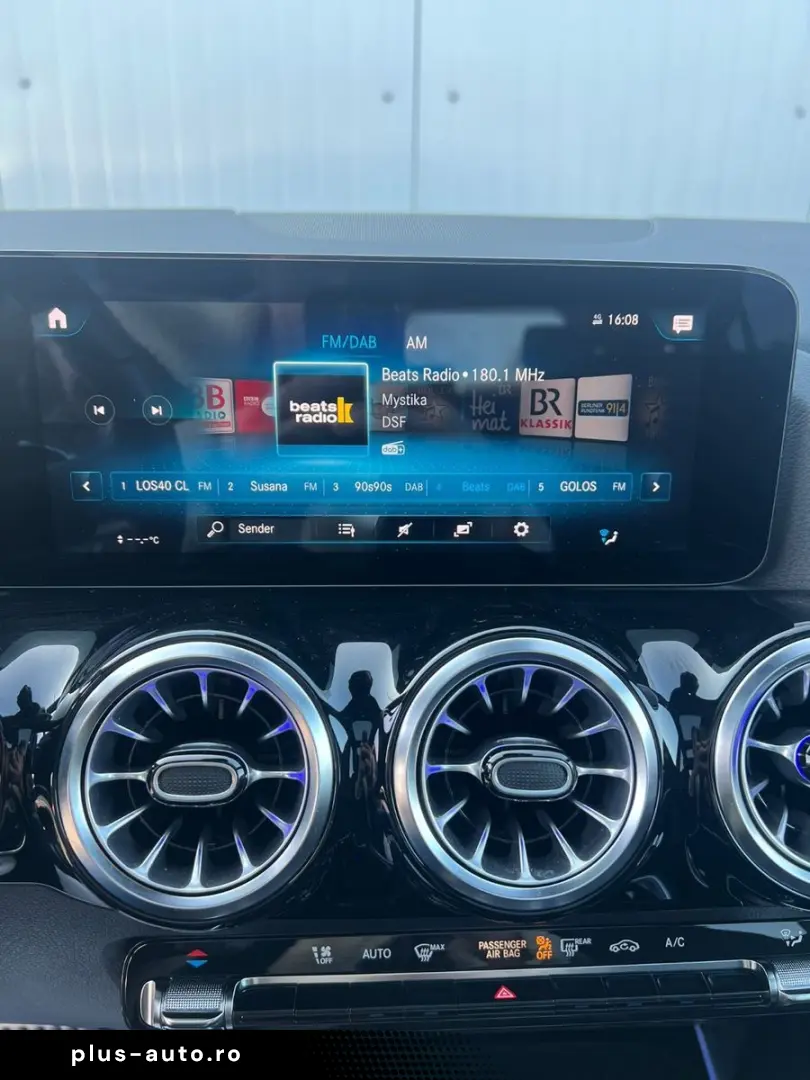 MERCEDES-BENZ GLA 250 4MATIC 8G AMG PANORAMA LED KAMERA