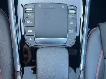 MERCEDES-BENZ GLA 250 4MATIC 8G AMG PANORAMA LED KAMERA