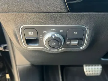 MERCEDES-BENZ GLA 250 4MATIC 8G AMG PANORAMA LED KAMERA