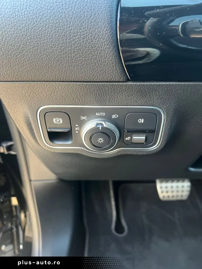 MERCEDES-BENZ GLA 250 4MATIC 8G AMG PANORAMA LED KAMERA