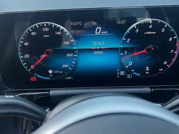 MERCEDES-BENZ GLA 250 4MATIC 8G AMG PANORAMA LED KAMERA