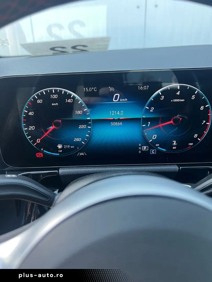 MERCEDES-BENZ GLA 250 4MATIC 8G AMG PANORAMA LED KAMERA