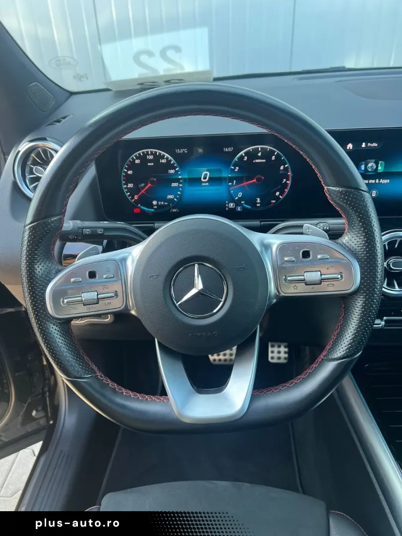 MERCEDES-BENZ GLA 250 4MATIC 8G AMG PANORAMA LED KAMERA