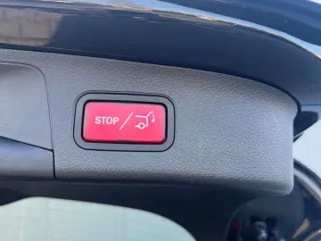 MERCEDES-BENZ GLA 250 4MATIC 8G AMG PANORAMA LED KAMERA