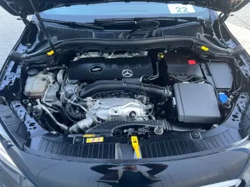 MERCEDES-BENZ GLA 250 4MATIC 8G AMG PANORAMA LED KAMERA