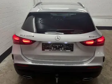 MERCEDES-BENZ GLA 220 d 4M 8G-DCT AMG Plus Pano
