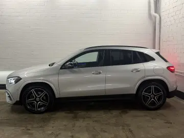 MERCEDES-BENZ GLA 220 d 4M 8G-DCT AMG Plus Pano