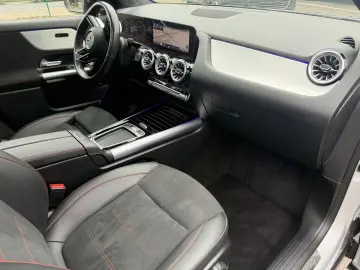 MERCEDES-BENZ GLA 220 d 4M 8G-DCT AMG Plus Pano