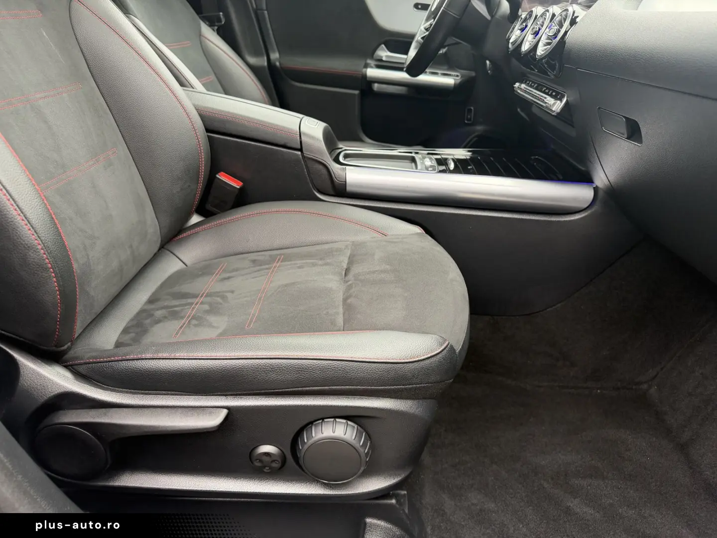 MERCEDES-BENZ GLA 220 d 4M 8G-DCT AMG Plus Pano