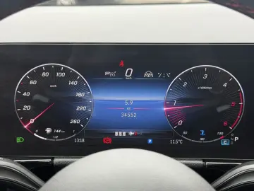 MERCEDES-BENZ GLA 220 d 4M 8G-DCT AMG Plus Pano