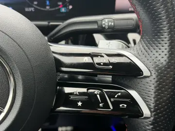 MERCEDES-BENZ GLA 220 d 4M 8G-DCT AMG Plus Pano