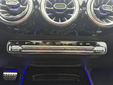 MERCEDES-BENZ GLA 220 d 4M 8G-DCT AMG Plus Pano