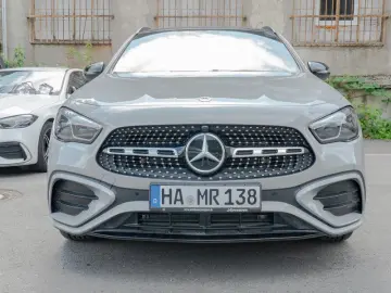 MERCEDES-BENZ GLA 250 4M AMG-Sport Pano Night Distr