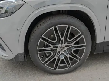 MERCEDES-BENZ GLA 250 4M AMG-Sport Pano Night Distr