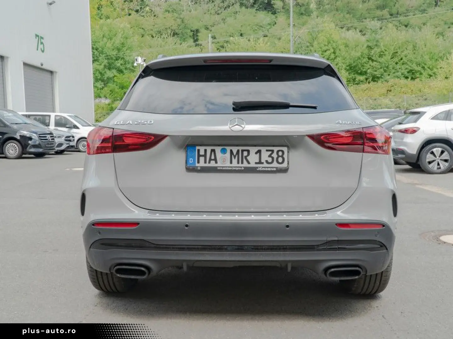 MERCEDES-BENZ GLA 250 4M AMG-Sport Pano Night Distr