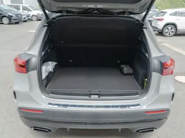 MERCEDES-BENZ GLA 250 4M AMG-Sport Pano Night Distr