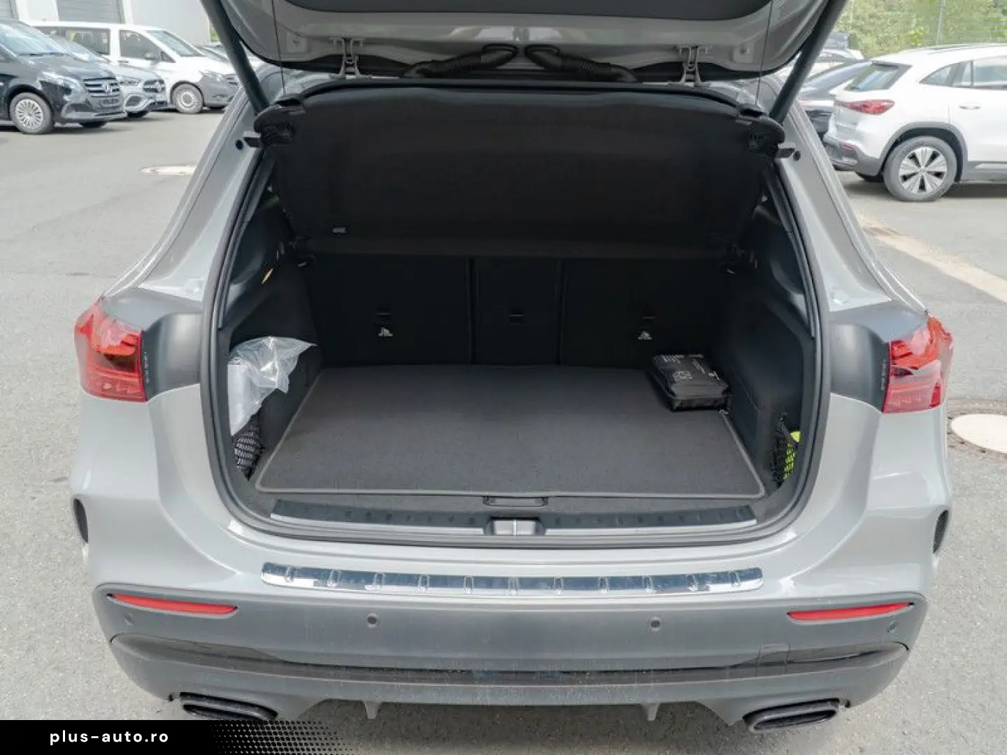 MERCEDES-BENZ GLA 250 4M AMG-Sport Pano Night Distr