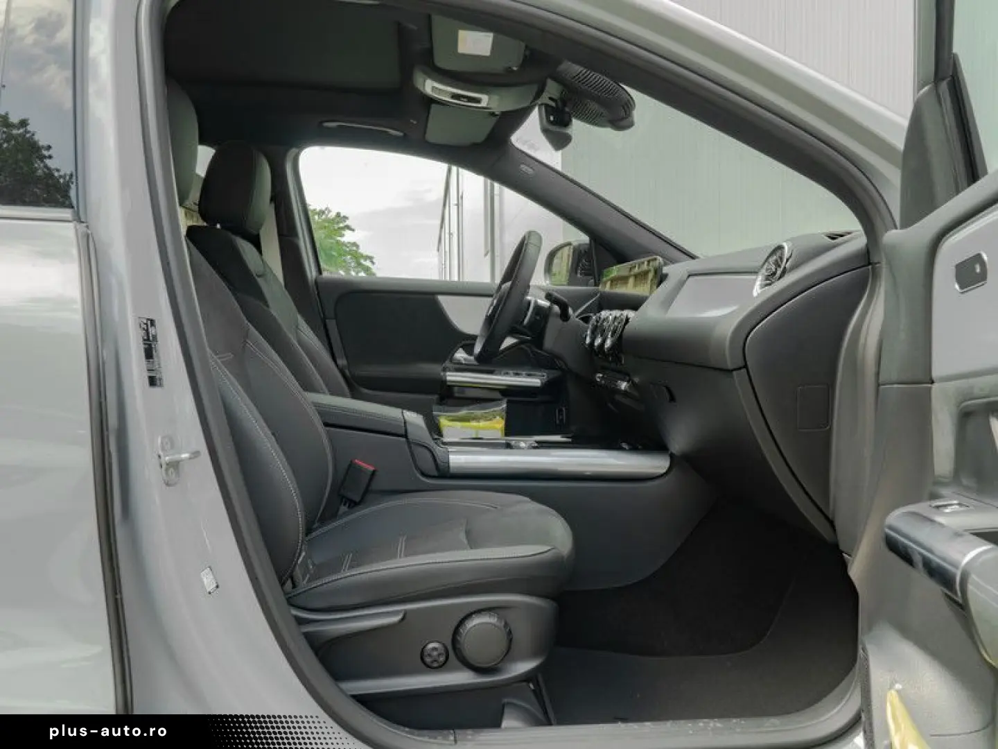 MERCEDES-BENZ GLA 250 4M AMG-Sport Pano Night Distr