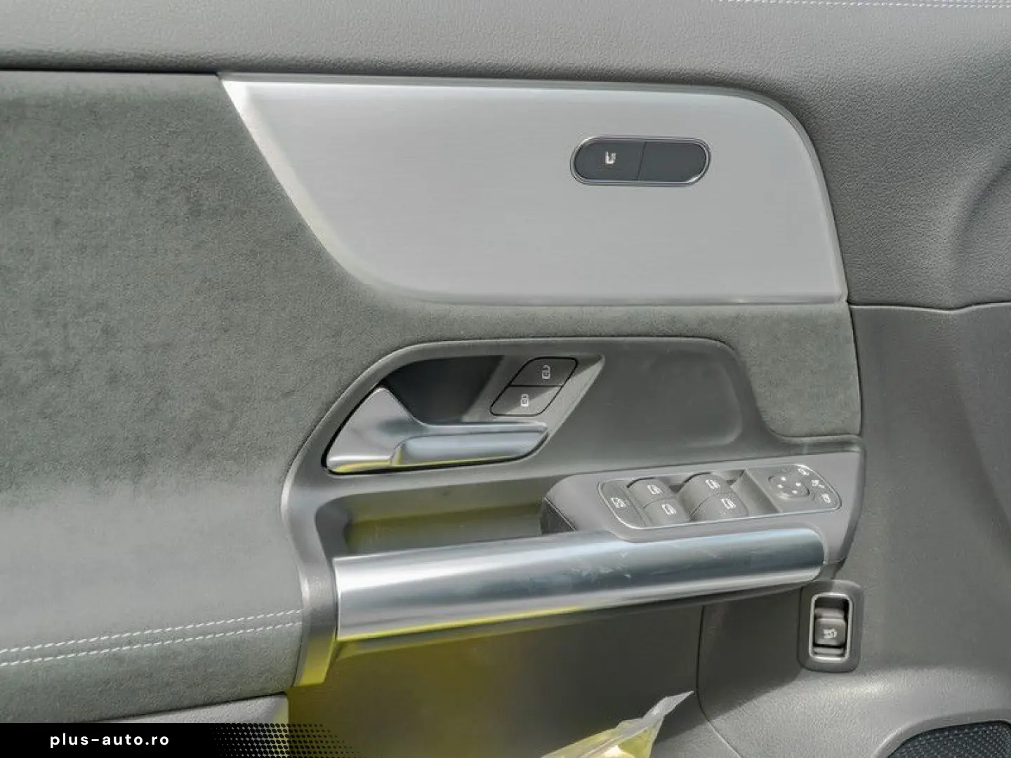 MERCEDES-BENZ GLA 250 4M AMG-Sport Pano Night Distr