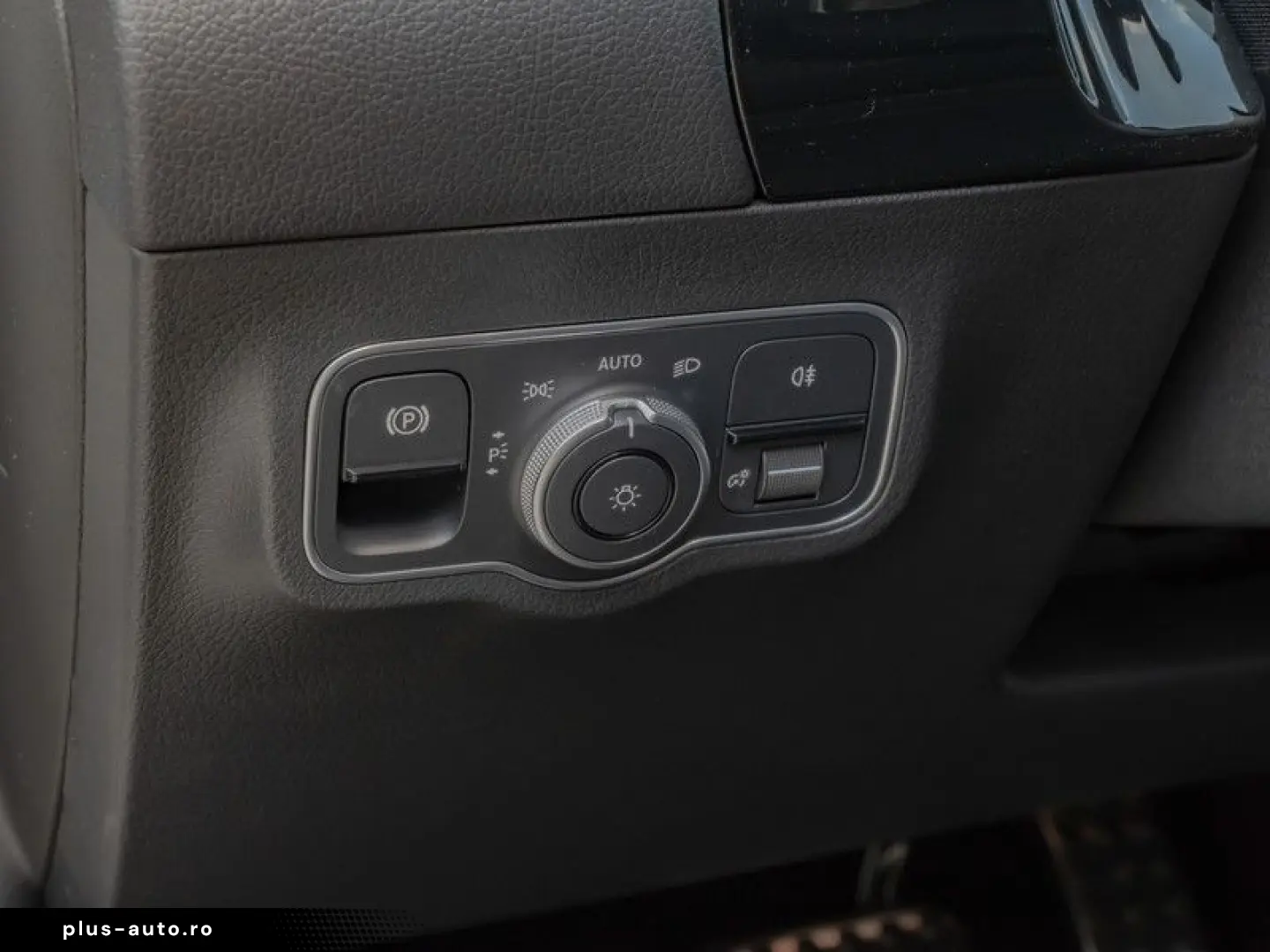 MERCEDES-BENZ GLA 250 4M AMG-Sport Pano Night Distr