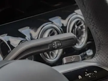 MERCEDES-BENZ GLA 250 4M AMG-Sport Pano Night Distr