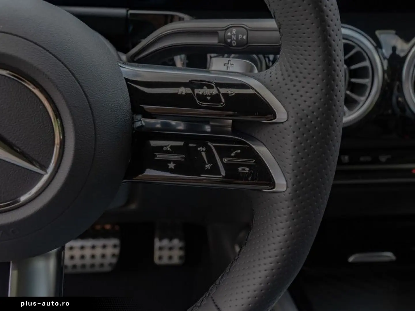 MERCEDES-BENZ GLA 250 4M AMG-Sport Pano Night Distr