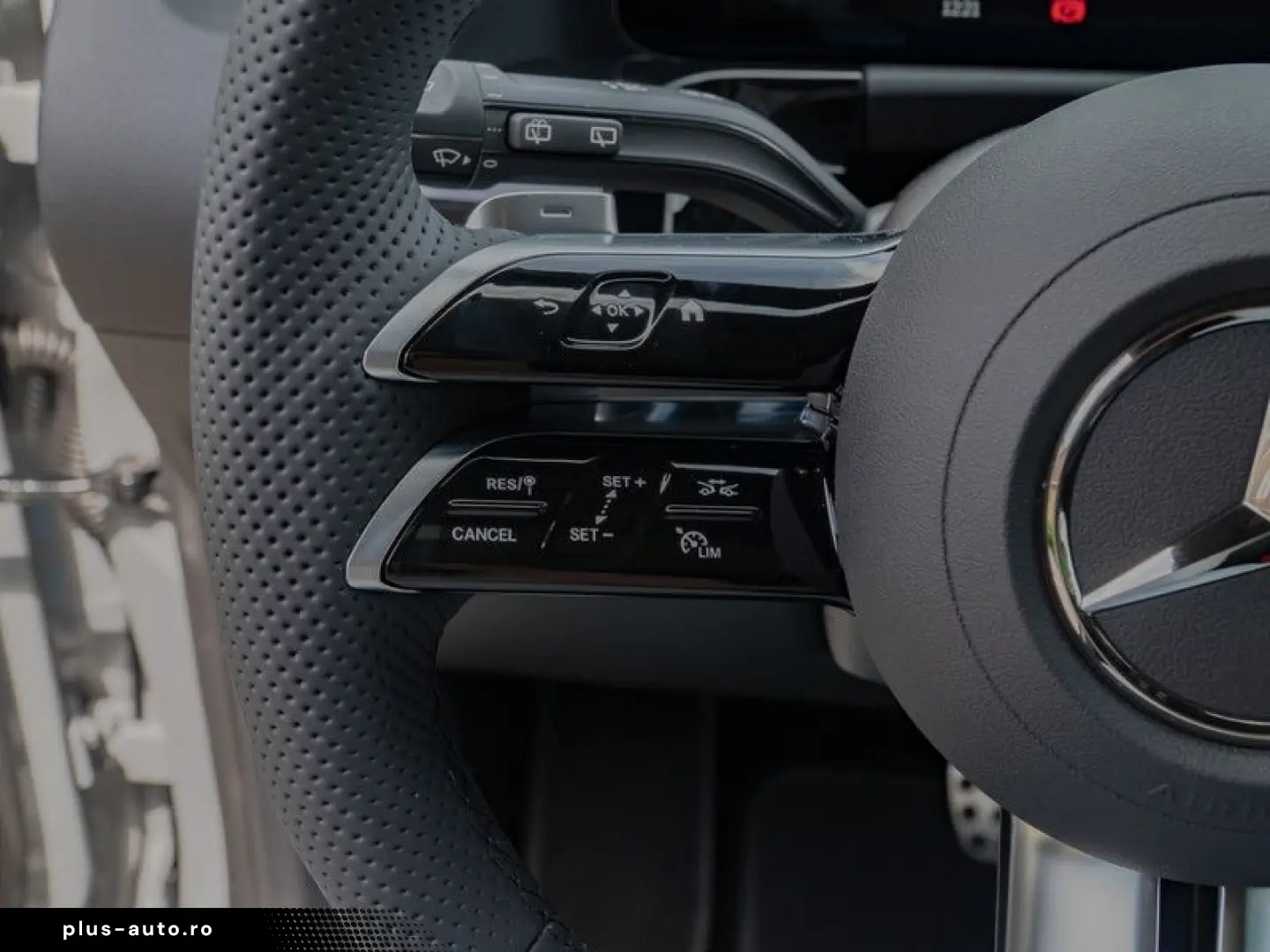 MERCEDES-BENZ GLA 250 4M AMG-Sport Pano Night Distr