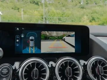 MERCEDES-BENZ GLA 250 4M AMG-Sport Pano Night Distr