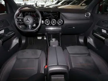 MERCEDES-BENZ GLA 220 4M AMG HEADUP PANO DISTRO 19