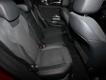 MERCEDES-BENZ GLA 220 4M AMG HEADUP PANO DISTRO 19