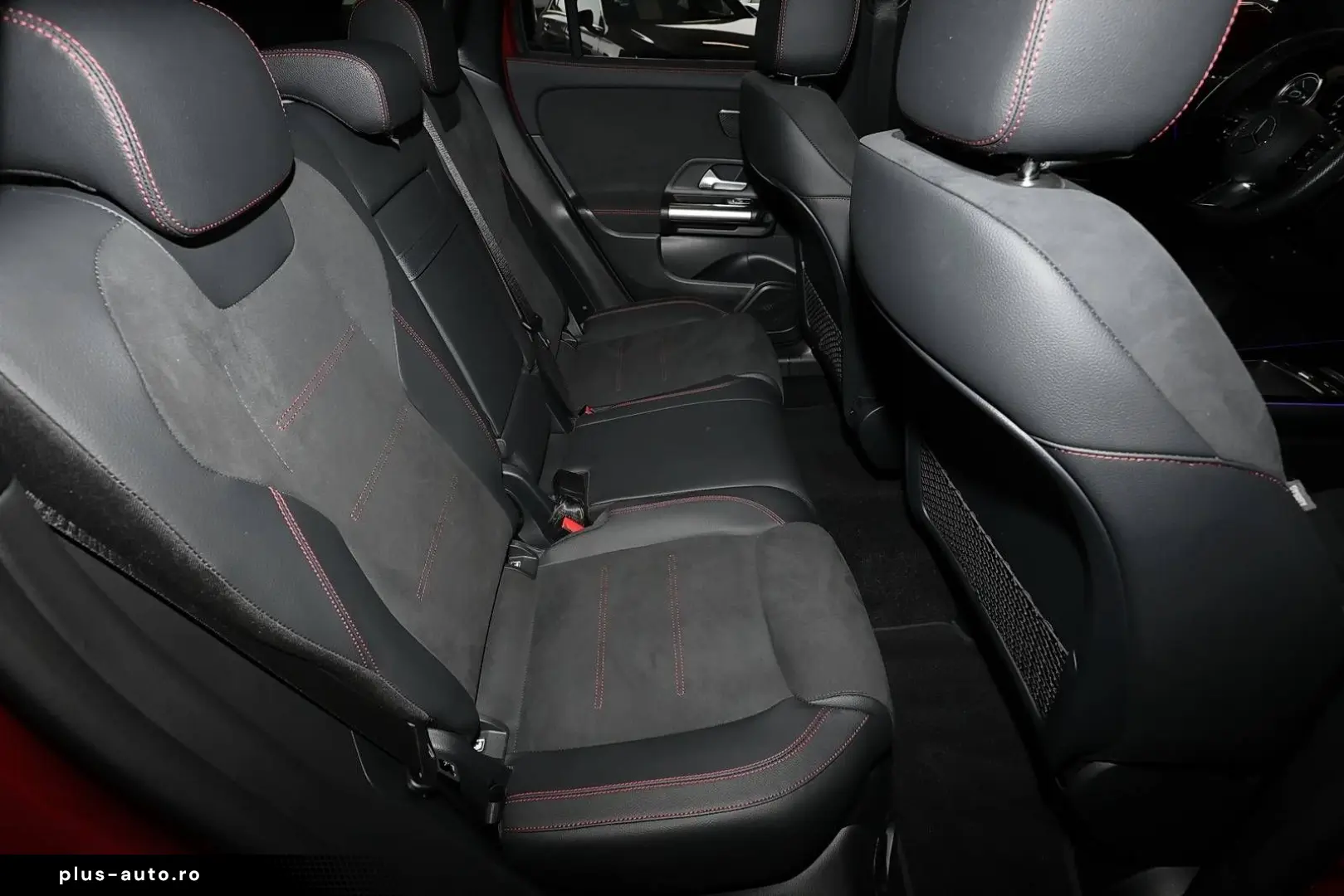 MERCEDES-BENZ GLA 220 4M AMG HEADUP PANO DISTRO 19