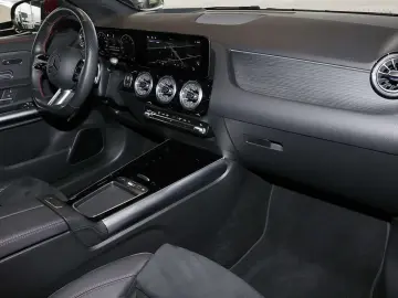 MERCEDES-BENZ GLA 220 4M AMG HEADUP PANO DISTRO 19