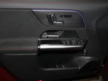 MERCEDES-BENZ GLA 220 4M AMG HEADUP PANO DISTRO 19