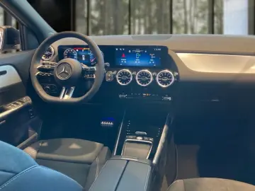 MERCEDES-BENZ GLA 220 4M AMG Night DISTRON MULTIBEAM