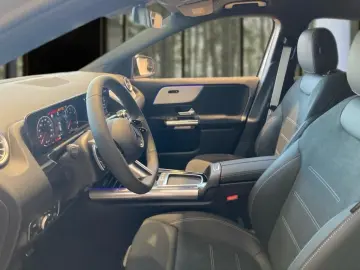 MERCEDES-BENZ GLA 220 4M AMG Night DISTRON MULTIBEAM