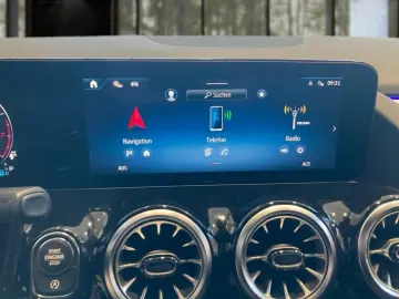 MERCEDES-BENZ GLA 220 4M AMG Night DISTRON MULTIBEAM