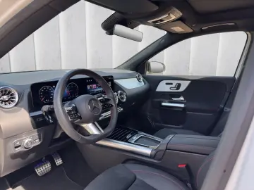 MERCEDES-BENZ GLA 220 d 4M AMG Night Panorama 360