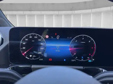 MERCEDES-BENZ GLA 220 d 4M AMG Night Panorama 360