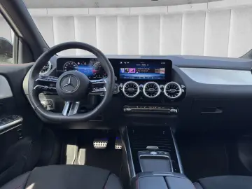 MERCEDES-BENZ GLA 220 d 4M AMG Night Panorama 360