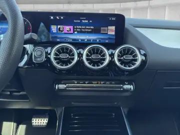 MERCEDES-BENZ GLA 220 d 4M AMG Night Panorama 360