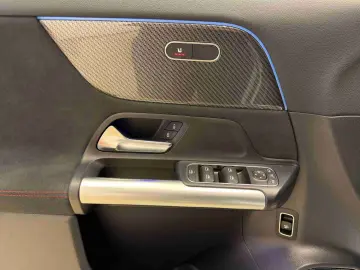 MERCEDES-BENZ GLA 220 d 4M AMG-PREMIUM PANO-SHD