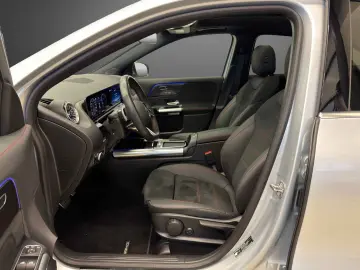 MERCEDES-BENZ GLA 220 d 4M AMG-PREMIUM PANO-SHD