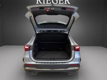 MERCEDES-BENZ GLA 220 d 4M AMG-PREMIUM PANO-SHD
