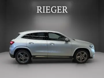 MERCEDES-BENZ GLA 220 d 4M AMG-PREMIUM PANO-SHD