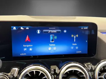 MERCEDES-BENZ GLA 220 d 4M AMG-PREMIUM PANO-SHD