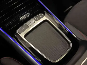 MERCEDES-BENZ GLA 220 d 4M AMG-PREMIUM PANO-SHD