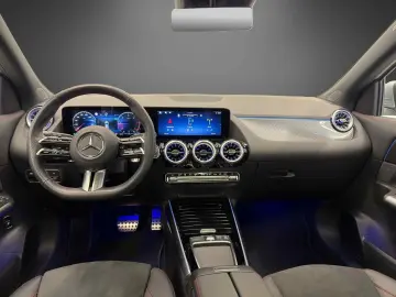 MERCEDES-BENZ GLA 220 d 4M AMG-PREMIUM PANO-SHD